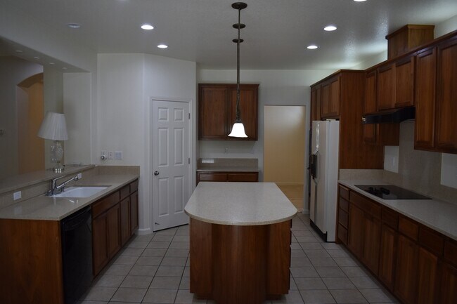Building Photo - 2261 Pillsbury Rd