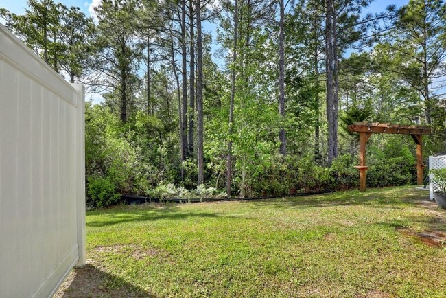 Building Photo - 424 Guppy Lp Rd