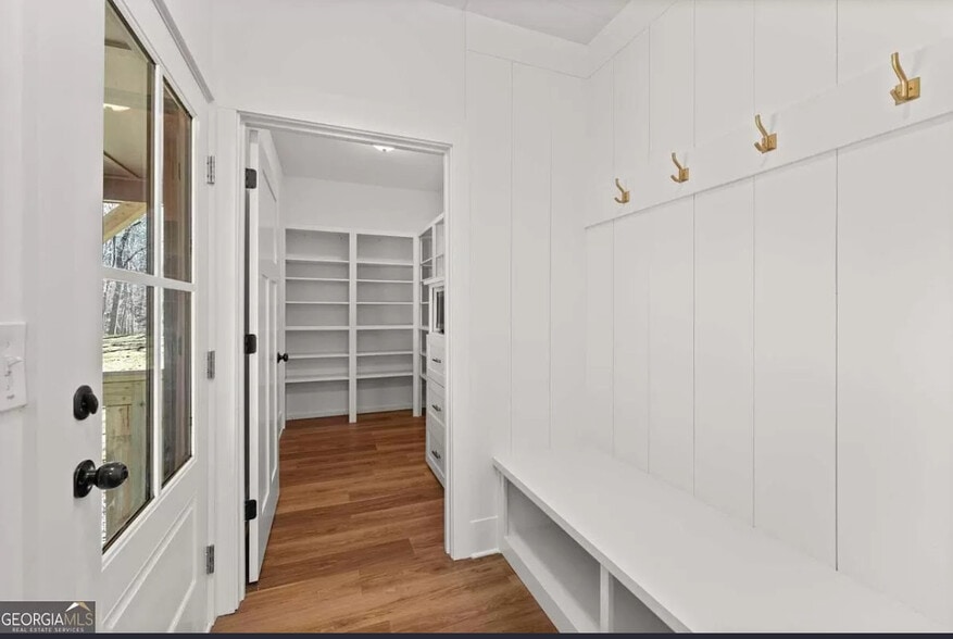 Building Photo - 747 Golden Ave