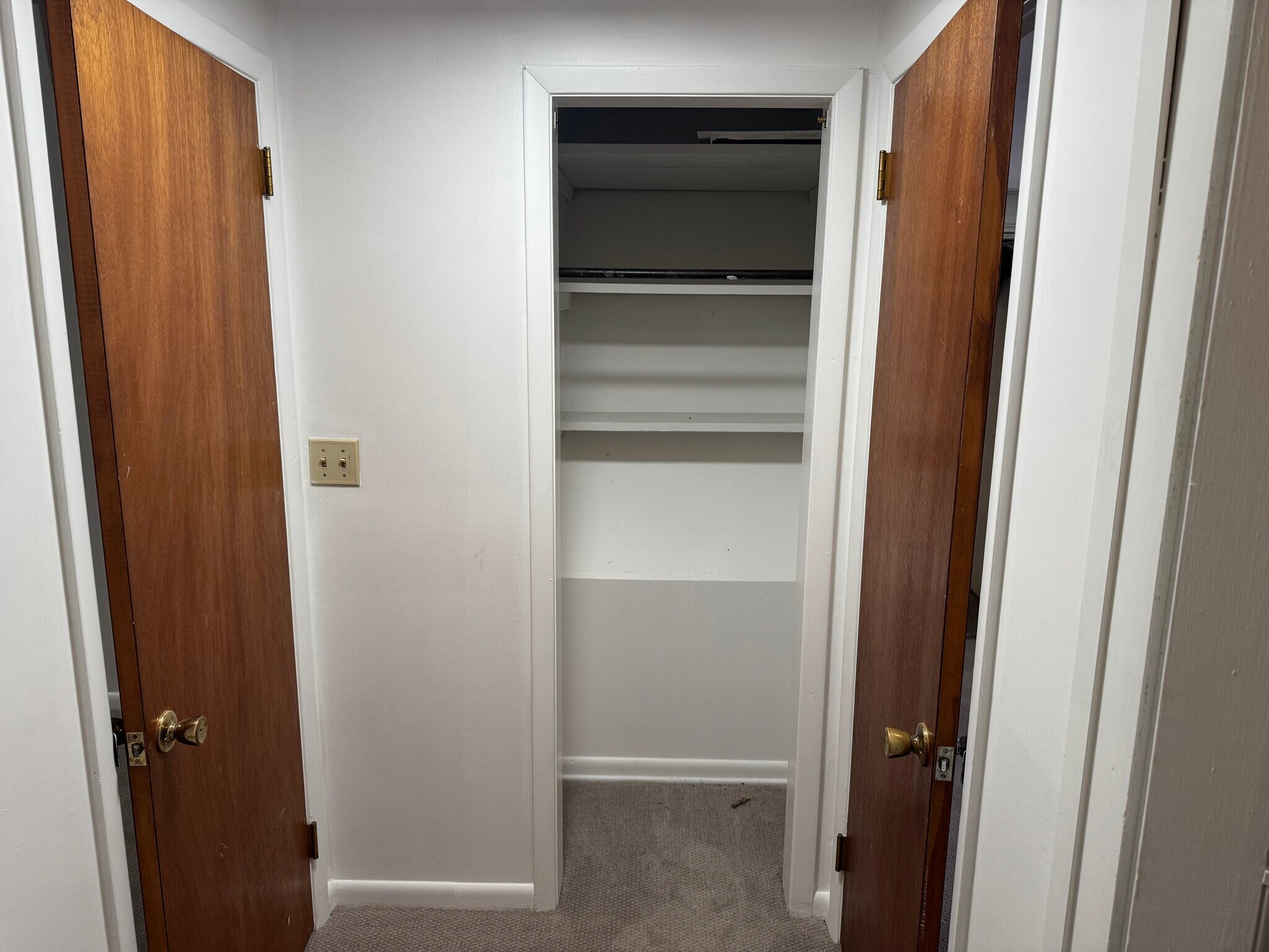 extra closet - 520 Saratoga Rd