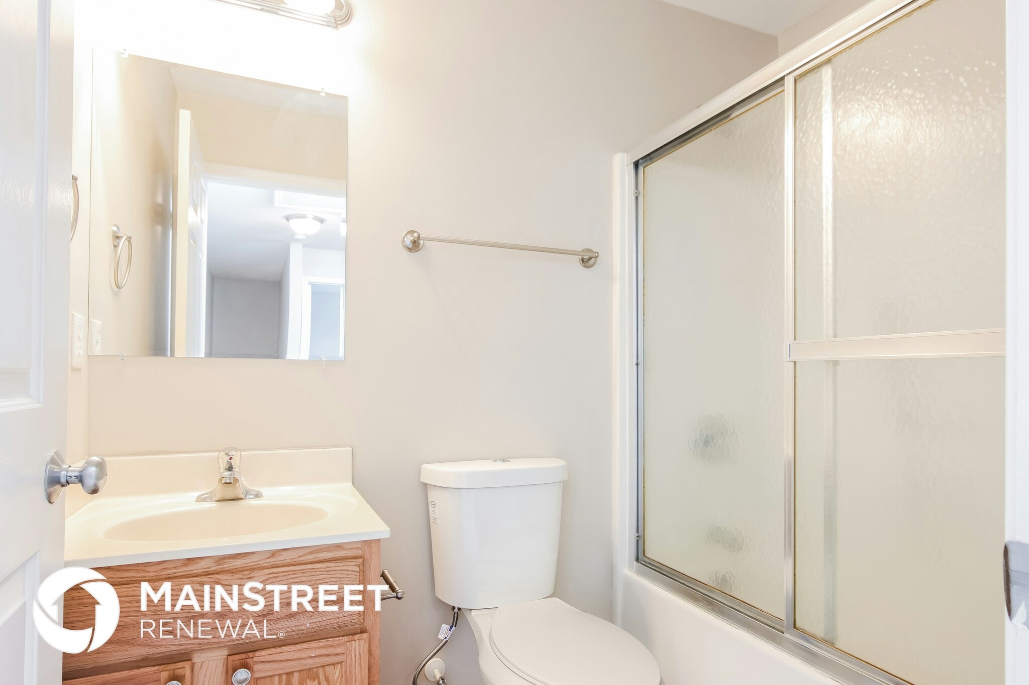 Building Photo - 2060 Hidden Pond Dr