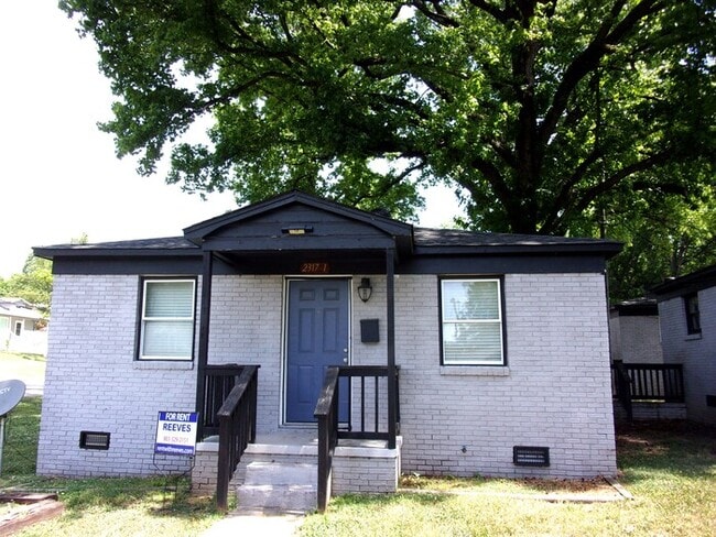 Building Photo - 2 Bedroom 1 Bath Home Minutes from Uptown Charlotte