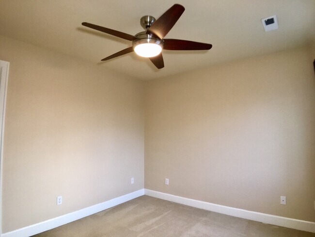 Building Photo - Stunning 3BD  Lake Shore Home with Office and Loft Area!  Gorgeous Finishes!