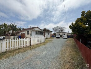 Building Photo - 1729 Dahlia Ave