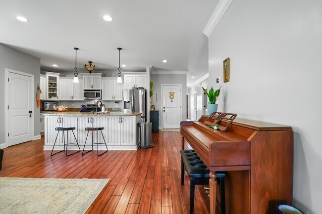 Building Photo - 951 Willow Circle