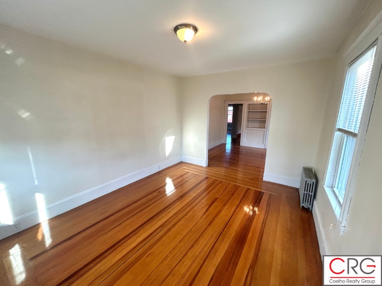 Building Photo - 18 Wellington Rd