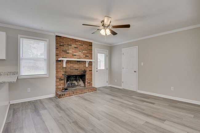 Building Photo - 250 Almon Ct