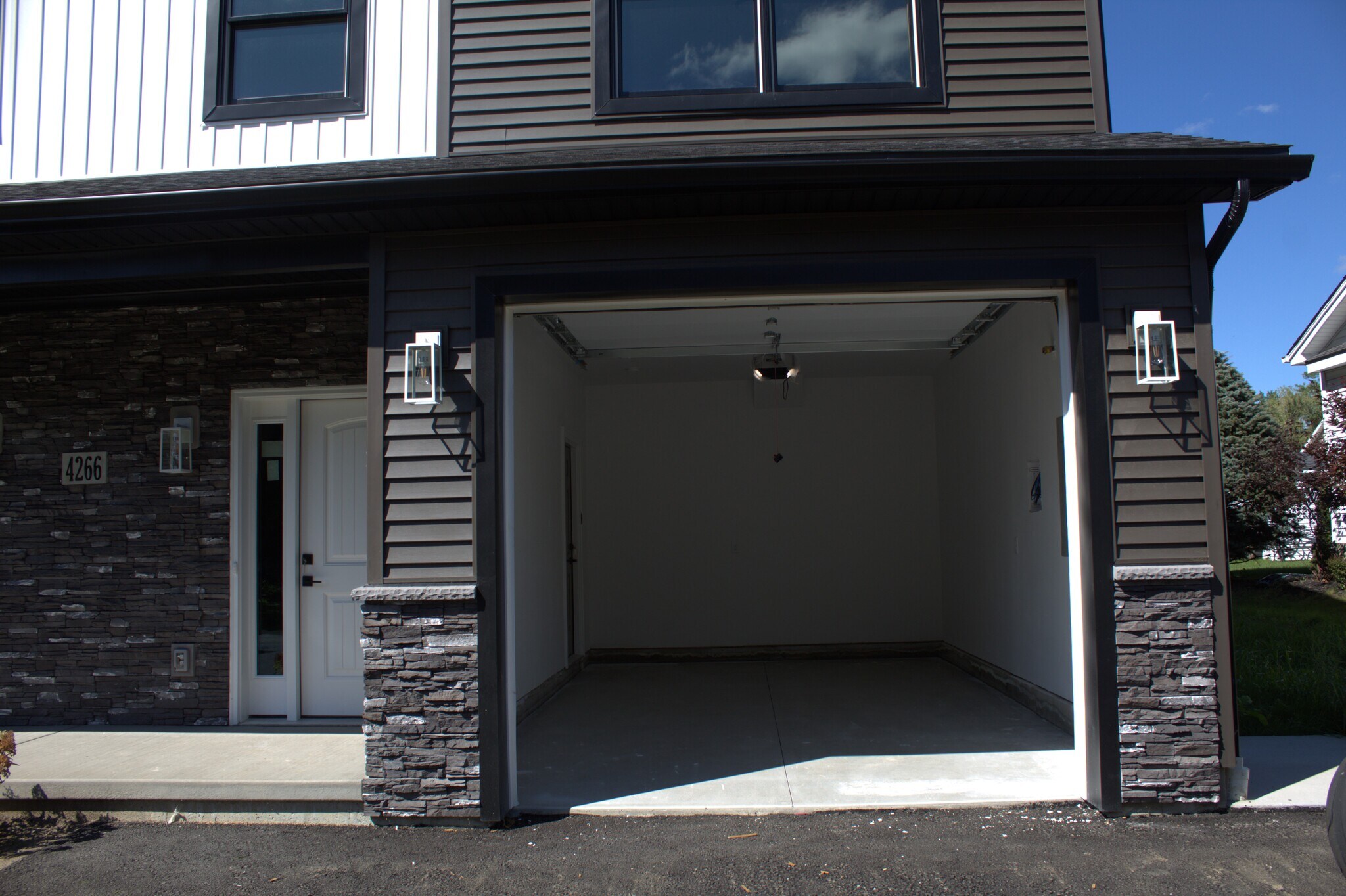 Building Photo - 4266 Greenfield Pkwy