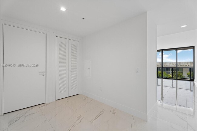 Building Photo - 1170 E Hallandale Beach Blvd