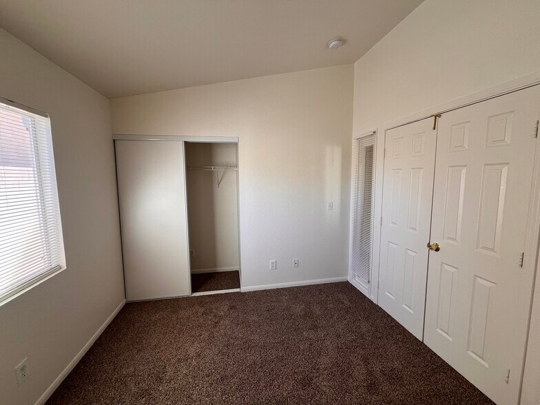 Building Photo - 1501 Waterton Dr