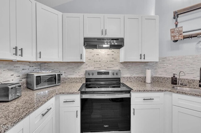 Building Photo - Room in House on Tall Rock Ct