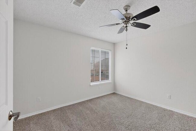 Building Photo - 1936 Gansett Dr