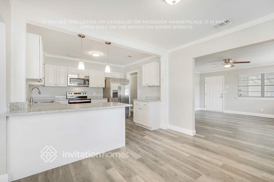 Building Photo - 6266 Shady Oak Dr