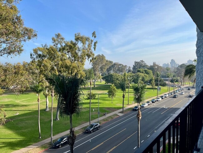 Building Photo - 6th Floor 2 Bedroom 2 Bath Newly remodeled...