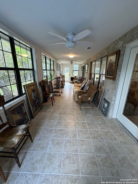 Building Photo - 572 Fm 2107