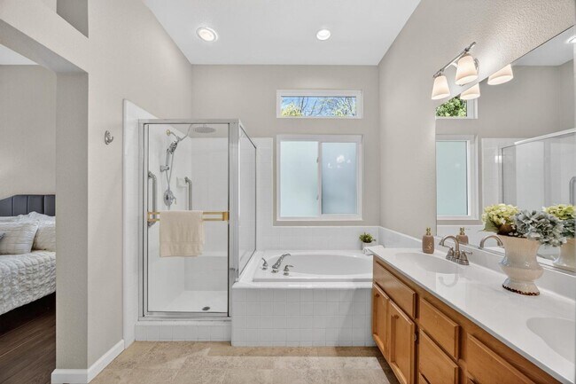 Building Photo - 2726 Genesee Dr