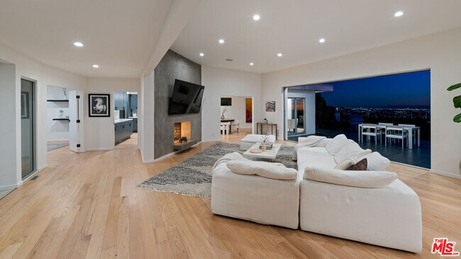 Building Photo - 10134 Angelo View Dr