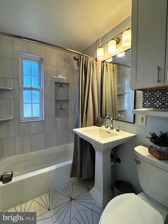 Building Photo - 4372 N Pershing Dr