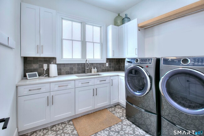 Building Photo - 32 Ridge Rd