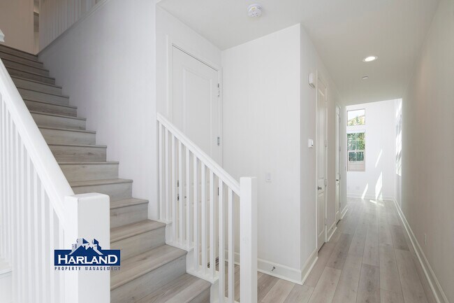 Building Photo - 3024 Estero Rd