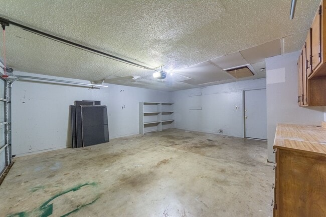 Building Photo - 121 Lake Vista W