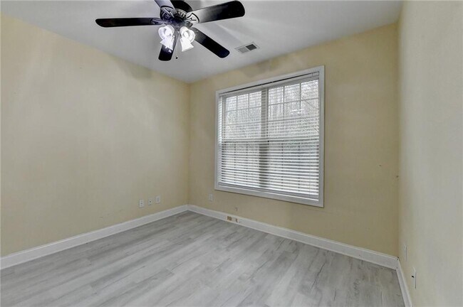 Building Photo - 2405 Tenor Ln