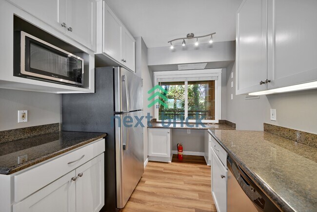 Building Photo - Downtown Bellevue Living | 2BR Condo with Storage & Balcony