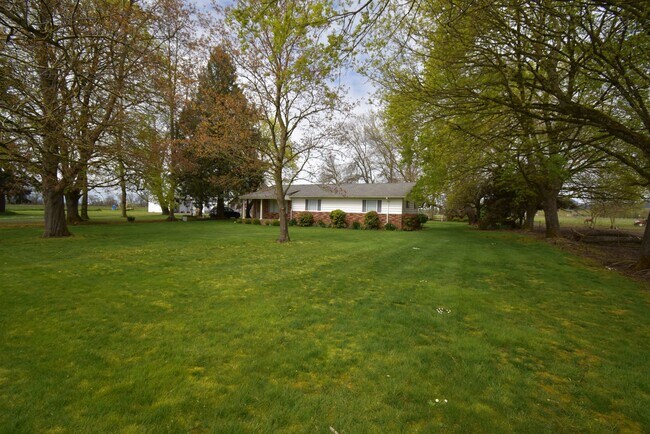 Building Photo - 34885 Lake Creek Dr