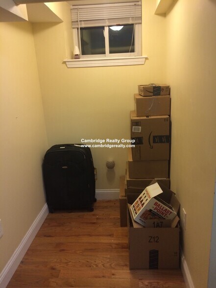 Building Photo - 154 Magazine St