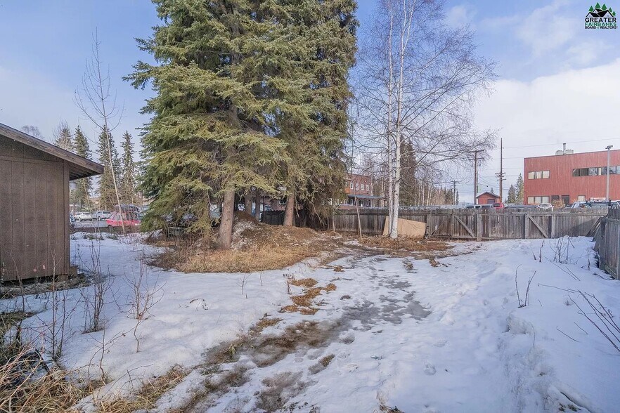 Building Photo - 615 Ginko Rd