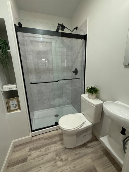 Building Photo - 938 Cogswell St NW