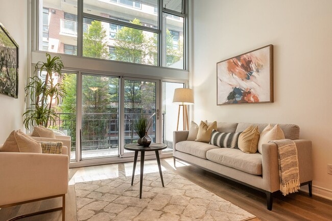 Building Photo - Modern Loft On First Hill!