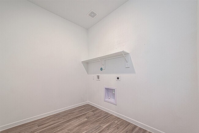 Building Photo - 325 Maple Bark Trl