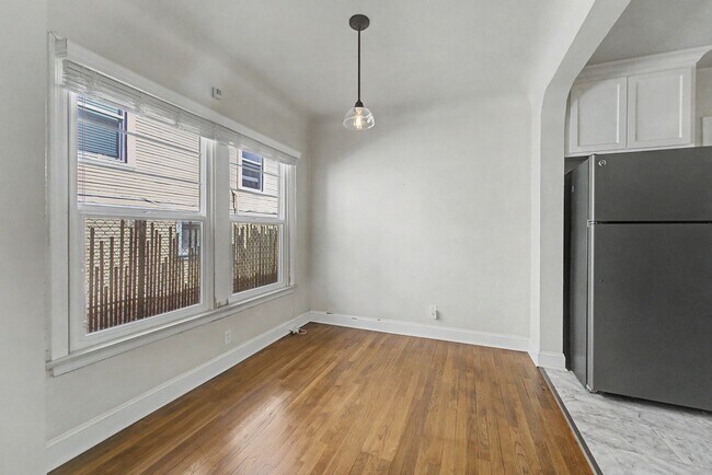 Building Photo - 1109