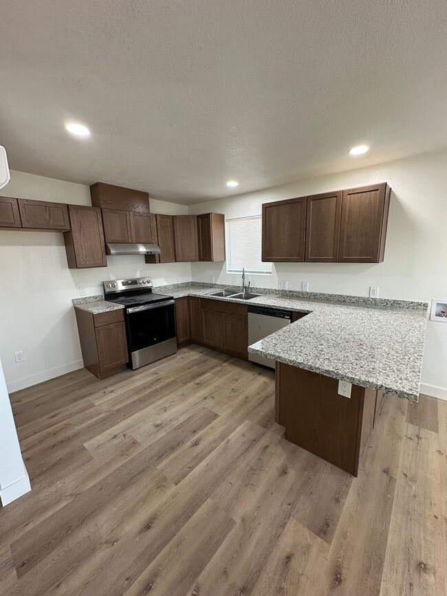 Building Photo - Charmingly remodeled