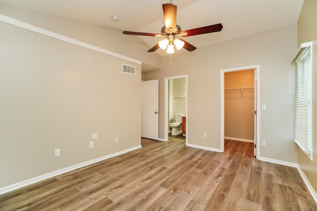 Building Photo - 565 Sharar Field Dr