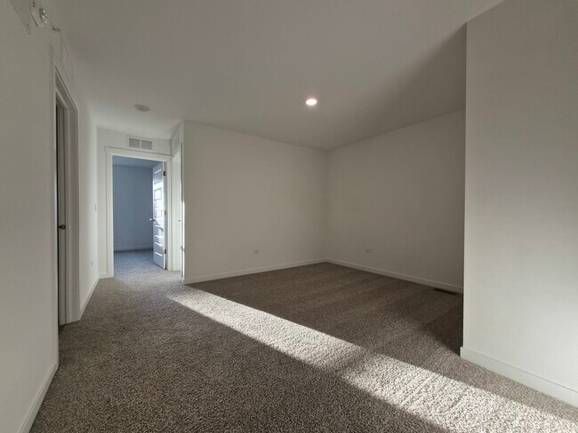 Building Photo - 2268 Barbera Dr