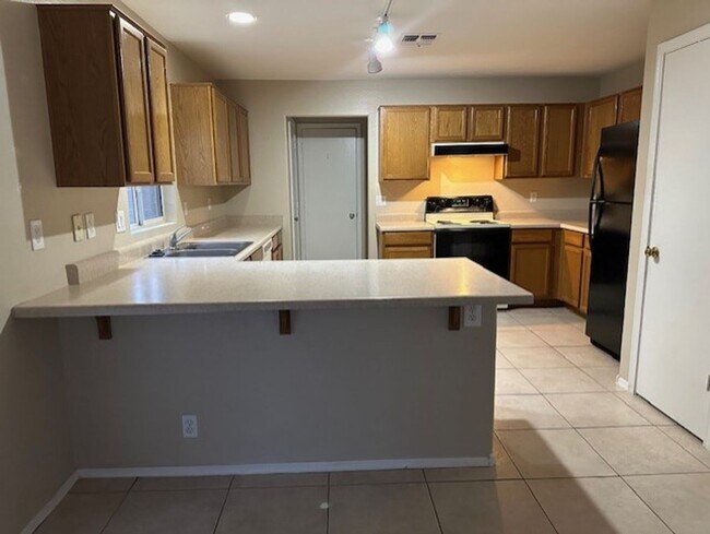 Building Photo - TWO STORY HOME NEAR SAN TAN MALL