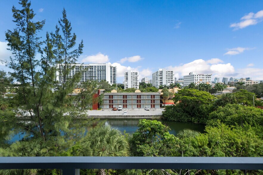 Building Photo - 1034 NE 18th Ave