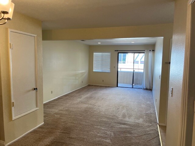 Building Photo - 5015 Valley Crest Dr