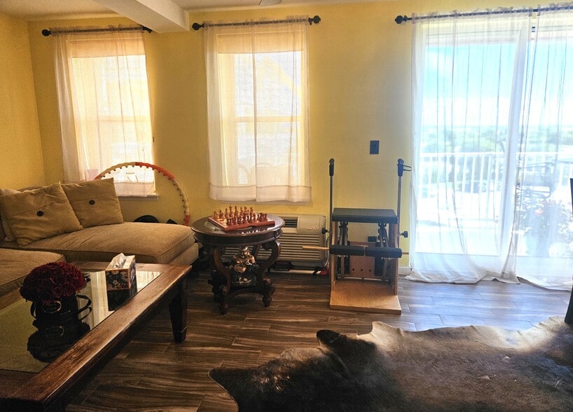 Living Room - 2 Richmond Rd