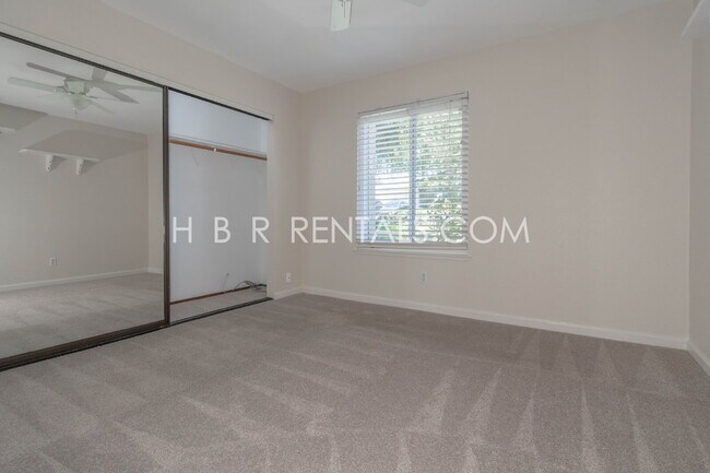 Building Photo - Charming 4-Bed with 3 Baths & Cozy Fireplace in San Ramon!