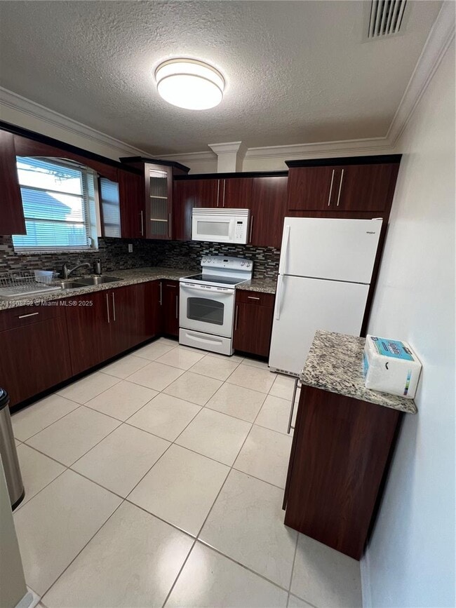 Building Photo - 75 NE 186th Terrace