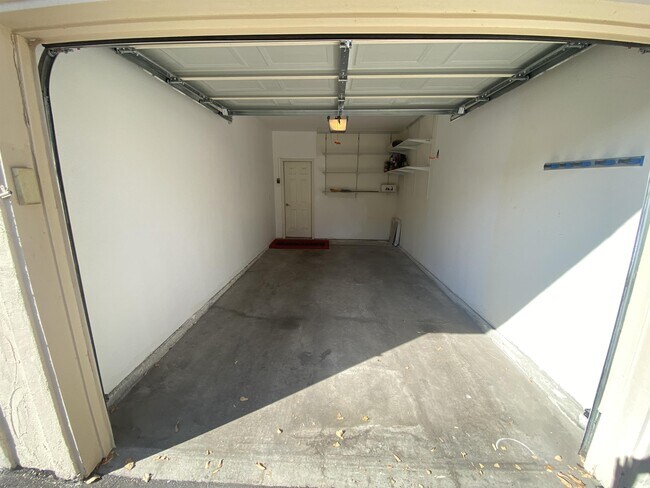 Building Photo - 8767 E Dry Creek Rd