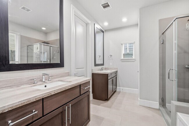 Building Photo - 9614 Riddlewood Ln