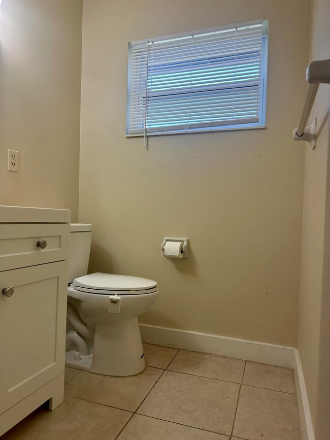 Building Photo - 2842 Crosley Dr W