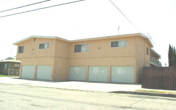 Building Photo - 11825 Manor Dr