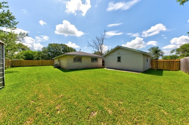 Building Photo - 8511 Honeysuckle