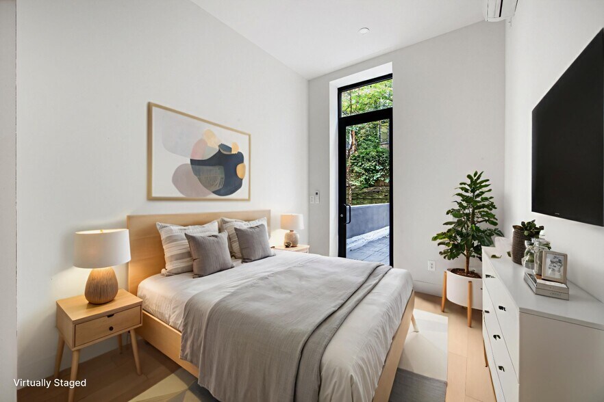 Building Photo - 355 E 50th St