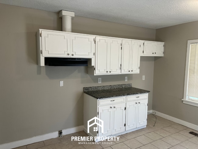 Building Photo - Spacious 4BR/2BA Decatur Home | Hardwood Floors & Expansive Fenced Yard
